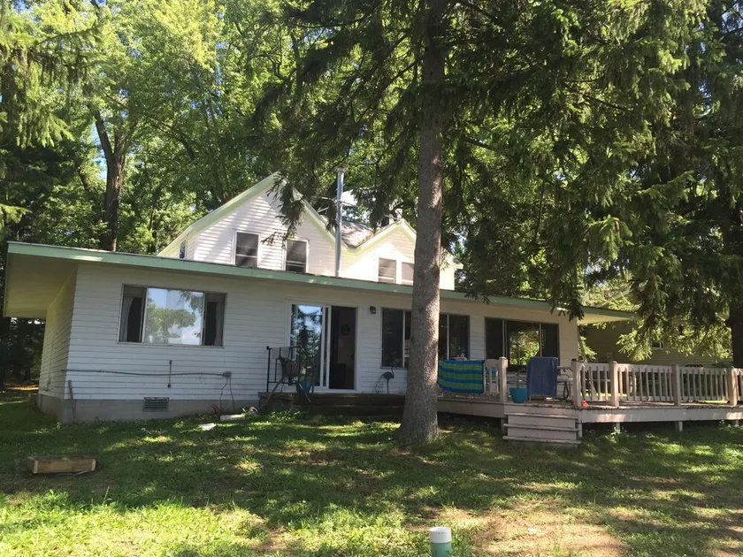 Spectacular Waterfront Cottage On Beautiful Green Lake. Perfect For Families! - Image 1