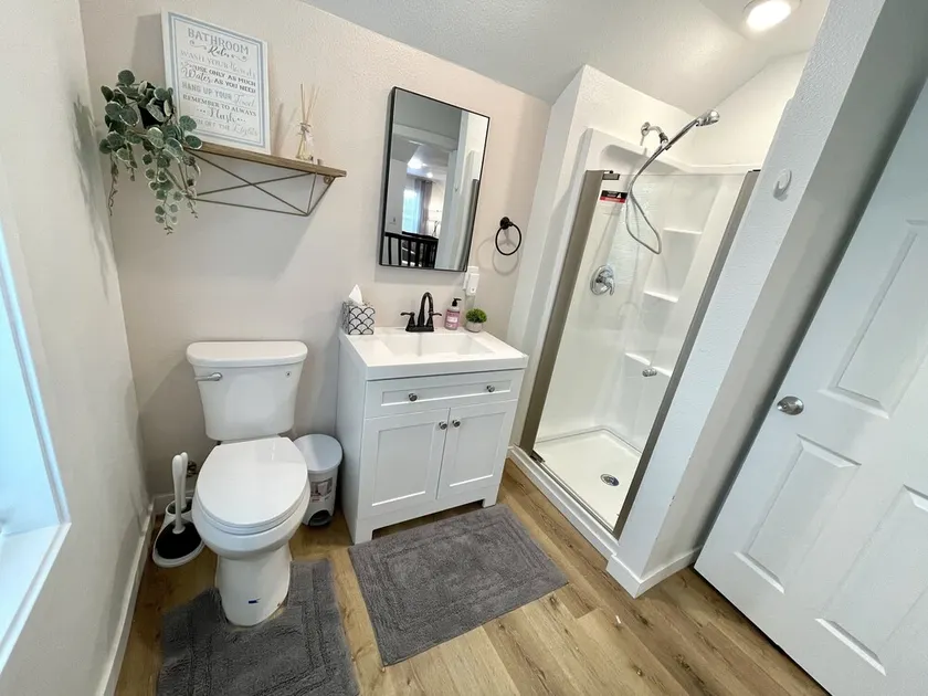 Spacious 1bd/1bt downtown apartment next to the park - Image 1