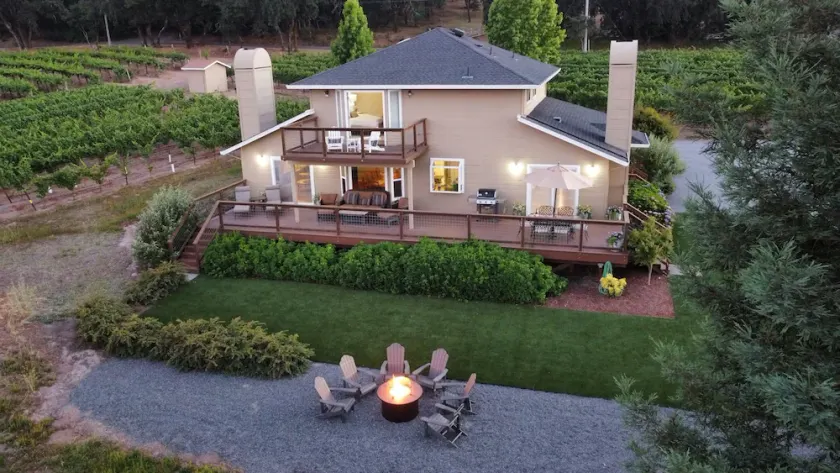 Beautiful Vineyard Ranch House - Image 1