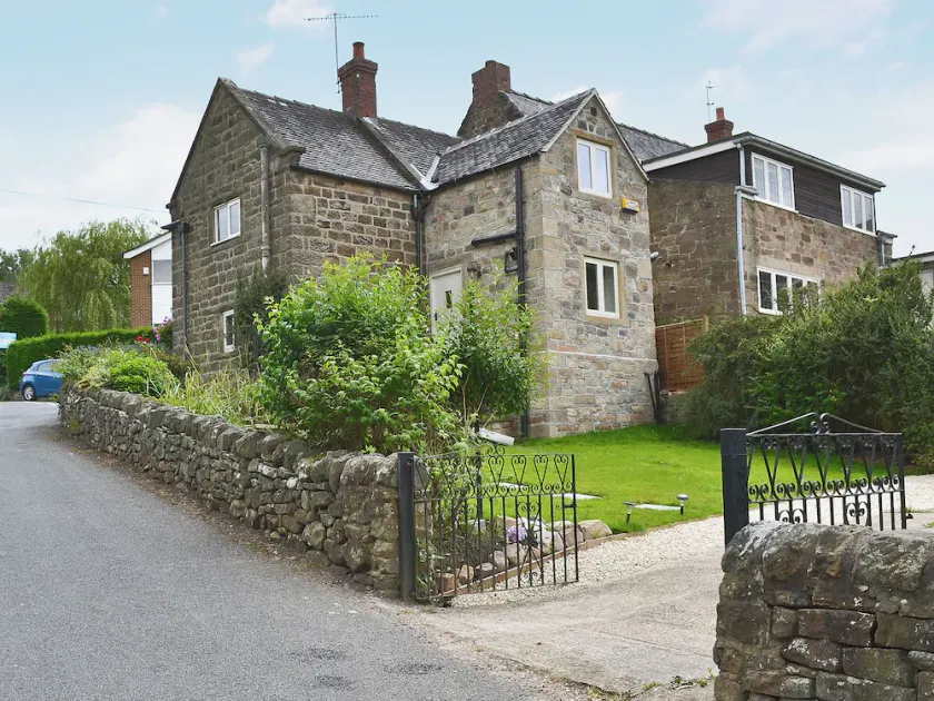 2 bedroom accommodation in Lea, near Matlock - Image 1
