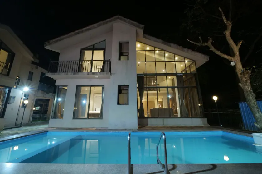 Warm Wood Villa By 97RoyalVista - Image 1