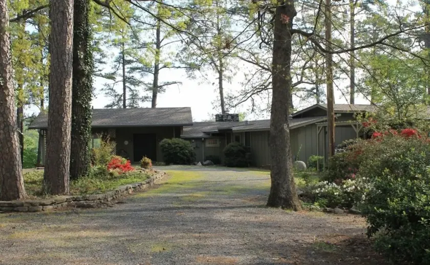 Dogwood Point Lake House on Lake Hamilton - Image 1