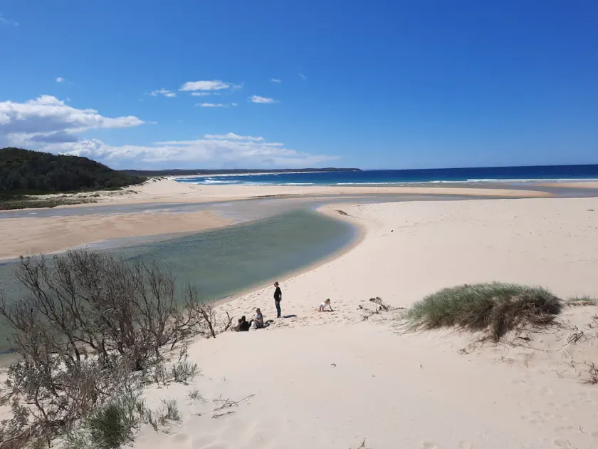 Family and pet friendly beach holiday home    Lake Tabourie - Image 1