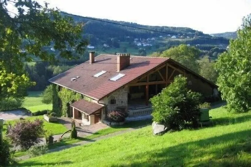 Ferme Traditionnelle Renovée (1779), décoration Intérieure Soignée - Image 1