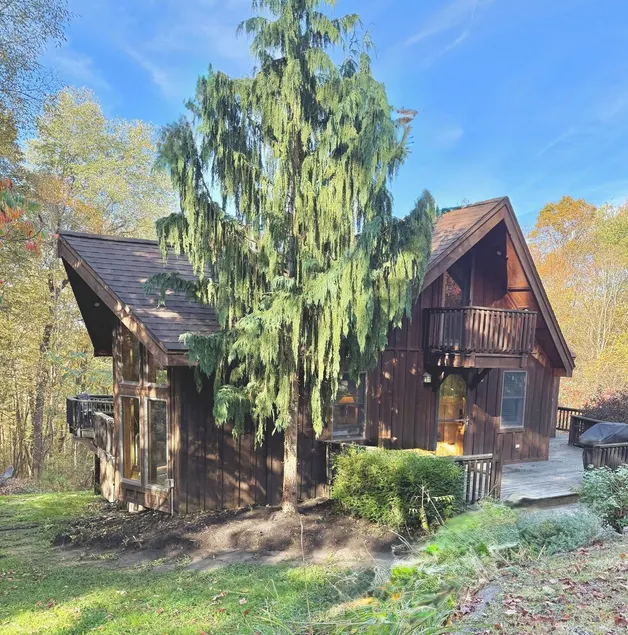 Irish Hill Chalet - Image 1