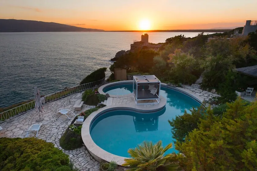 Mare Degli Angeli Splendid Mediterranean Seaside Villa Gardens Pool Almost Heaven - Image 1