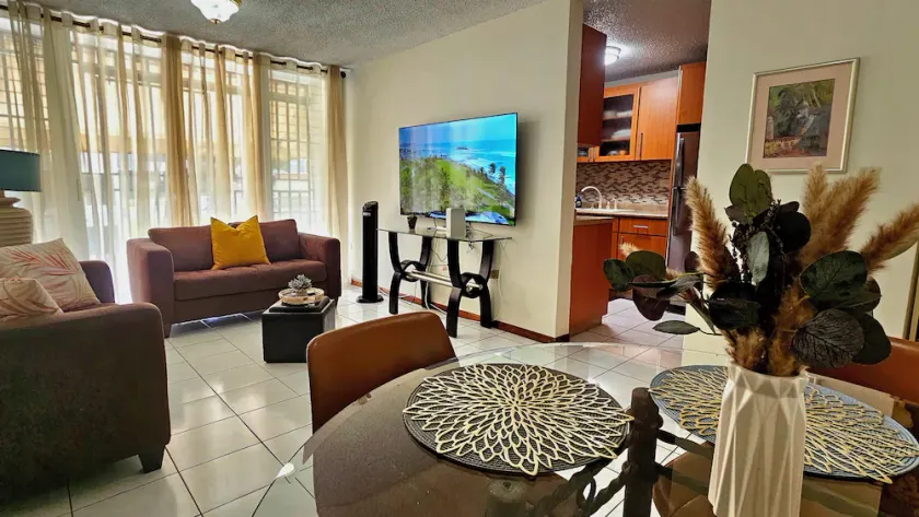 Steps from Bakery, A/C Comfort, Secure & Central - Image 1