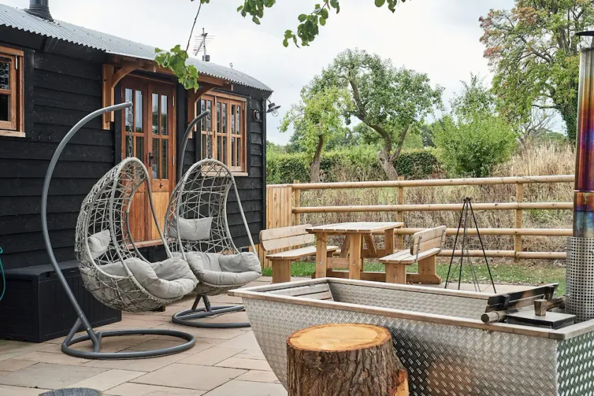 The Hangout Hut - Luxury Cottages - Image 1