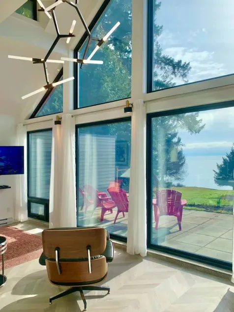 Oceanfront Cottage: Where Natural Beauty Meets Modern Comfort - Image 1