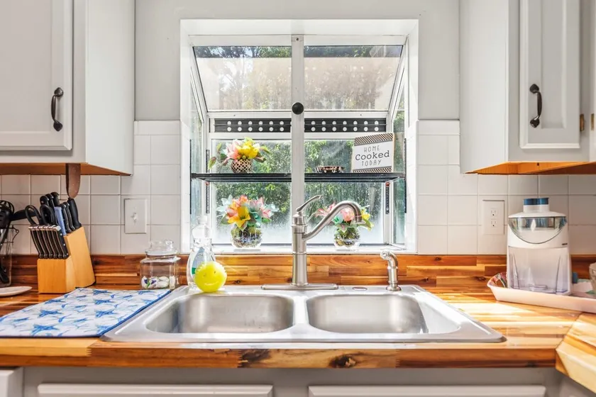 Lusby 5BD Family Home with Private Beach Access - Image 1