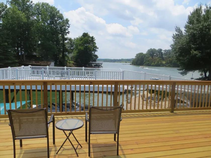 Lakefront On A Quiet Cove At Claytor Lake.  Spring and Summer dates nearly gone! - Image 1