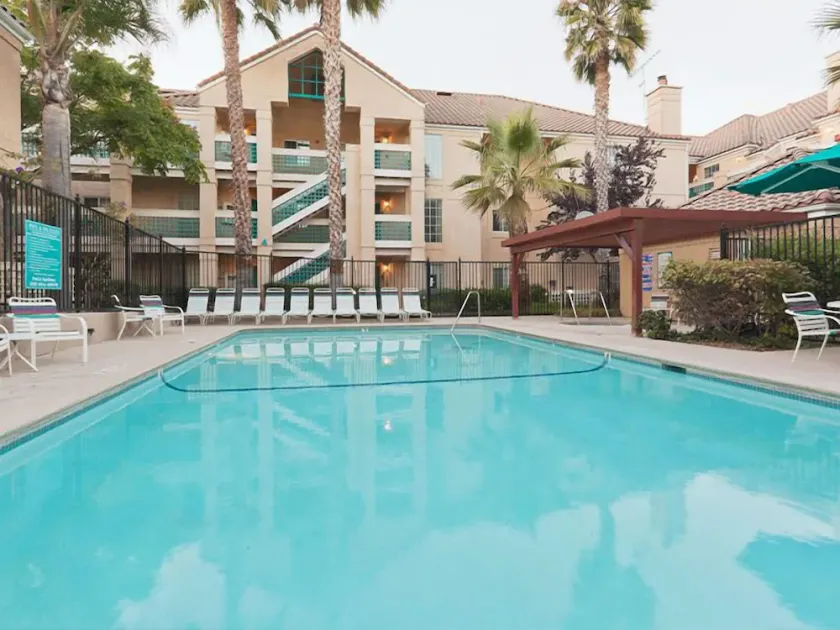 Minutes to San Francisco Zoo! Onsite Parking, Pool, Pet-friendly Property! - Image 1