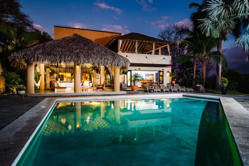 Luxury Home w/ great internet and pool - Image 1