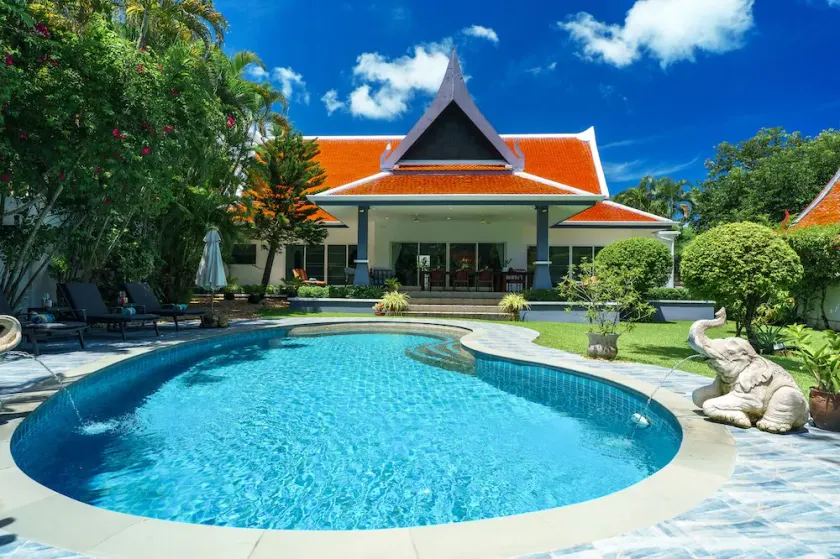 Luxury 3 bedroom villa with tropical garden private pool - area of 1200m2 - Image 1
