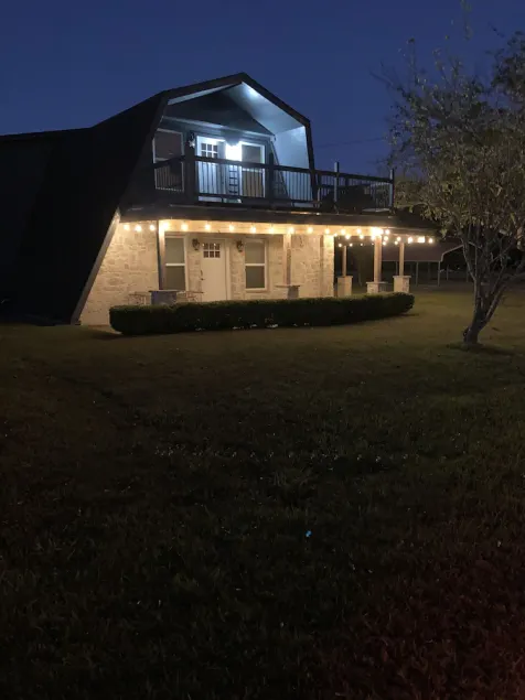 The Chill & Grill Cozy Cottage by Cedar Creek Lake - Image 1