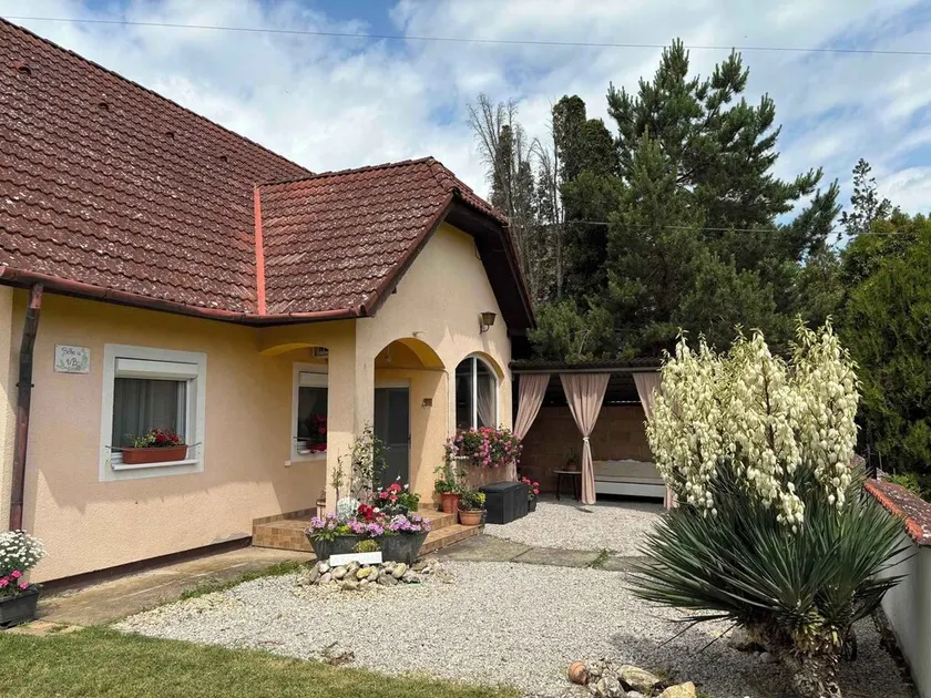 Apartamento de vacaciones con piscina exterior y balcón - Image 1