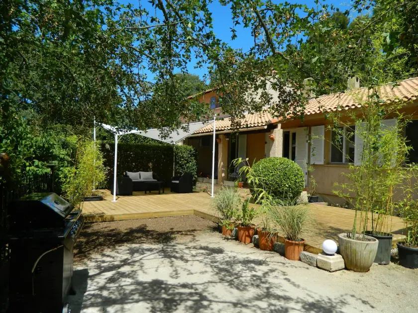 In the heart of Provence, house at the foot of the hills between Aix pce and Cassis - Image 1