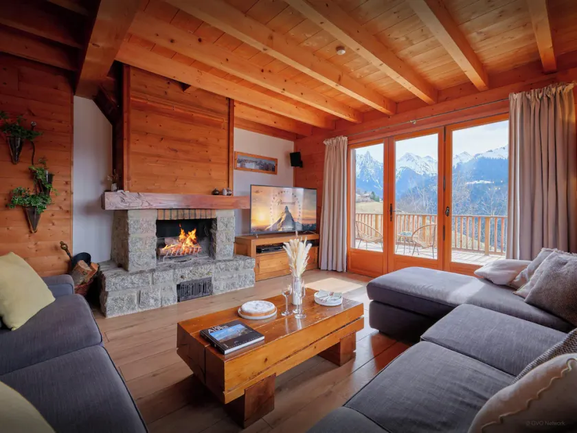Chalet Morclan - family retreat for 8, jacuzzi & great views - OVO Network - Image 1
