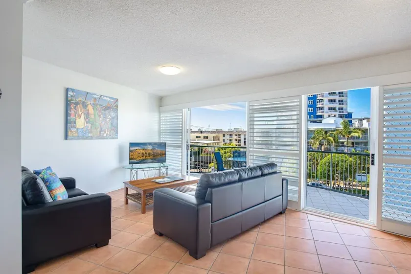2 Bedroom Apartment with Rooftop Deck - Image 1