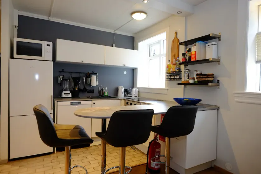 Cosy Harbor Area Apt, Private Entrance. Newly Renovated. Free WiFi & Parking - Image 1