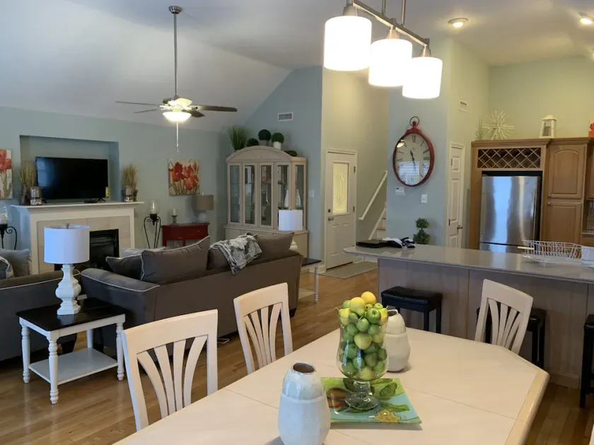 Clean and Comfortable 4 bedroom, 3 1/2 Bath Great 6th & Ocean Ave Location - Image 1