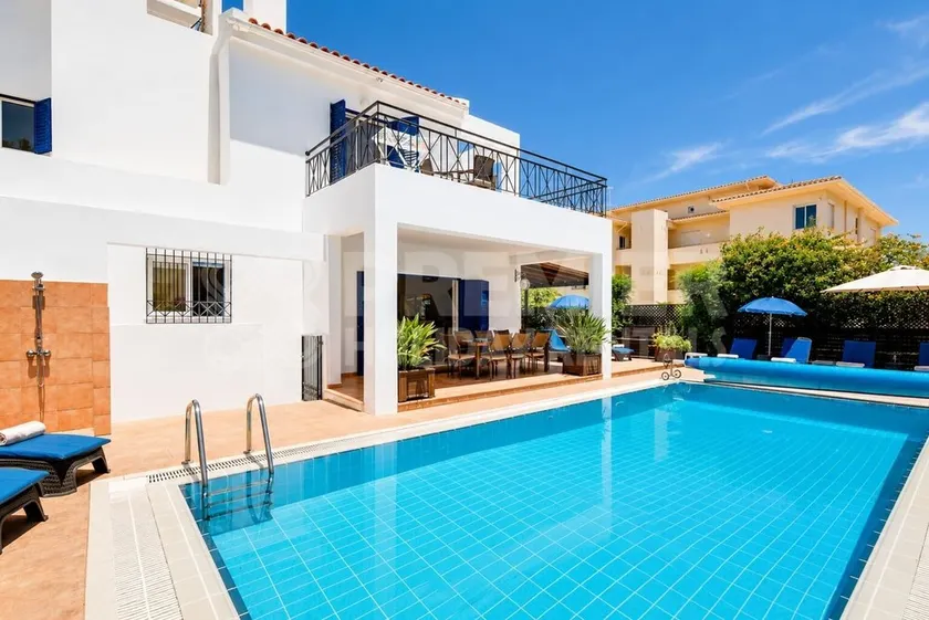 5BR Villa with Private Pool - Georgina by Premier - Image 1
