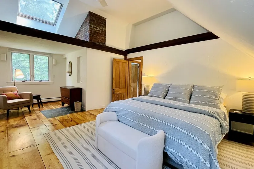 Renovated 19th century farmhouse with swimming pond in private, bucolic setting - Image 1