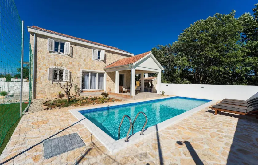 Beach front home in Zaton - Image 1
