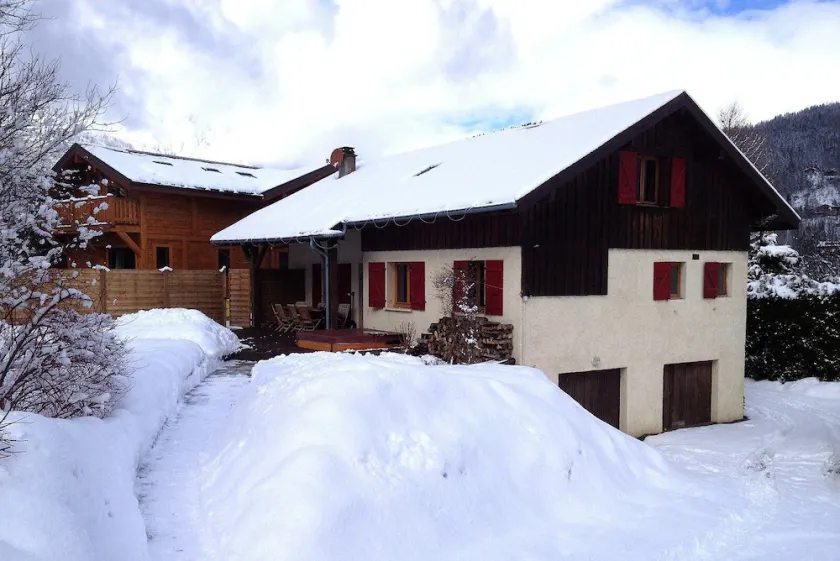 Grand chalet au pied du Mont Blanc idéal pour les groupes. - Image 1