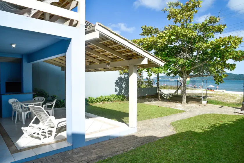 Beachfront house in Zimbros Bombinhas SC families - Image 1