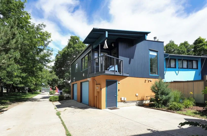 Airy Guesthouse - Walkable Neighborhood Coffe Shop / Restaurants /Bakery - Image 1