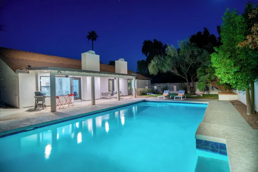 Beautiful 5-Bdrm Vacation Home WHeated Pool - Image 1