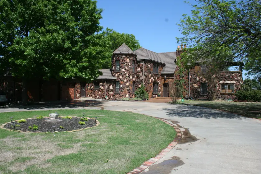 Small Mansion near State Park and Casino - Image 1