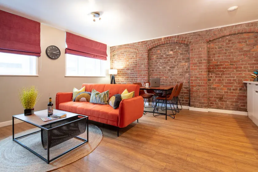 High Street Town House - Image 1