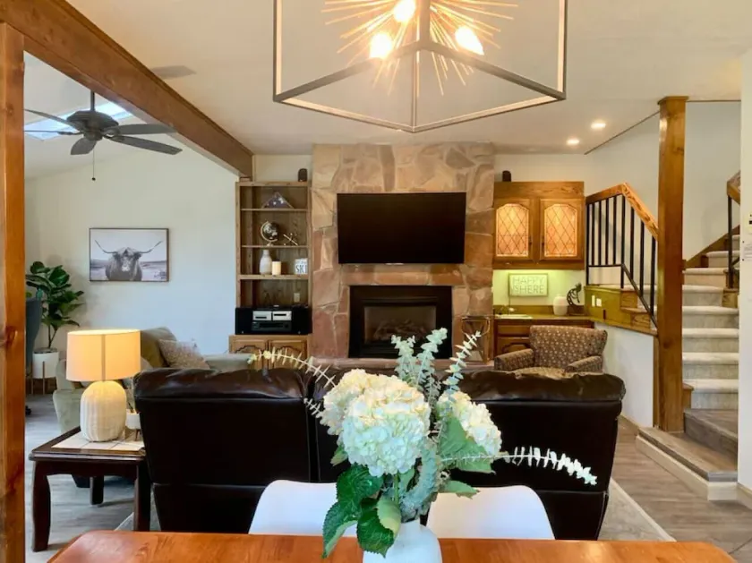 Shuttle to Resort, Remodeled 1930 sqft, Family Friendly, Large Outdoor Space - Image 1