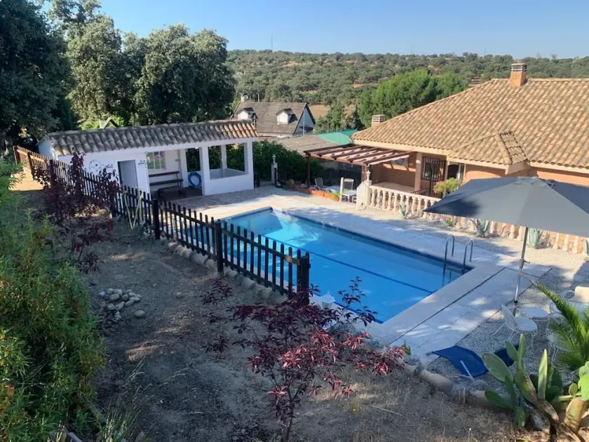 Very bright villa with many spaces outside - Image 1