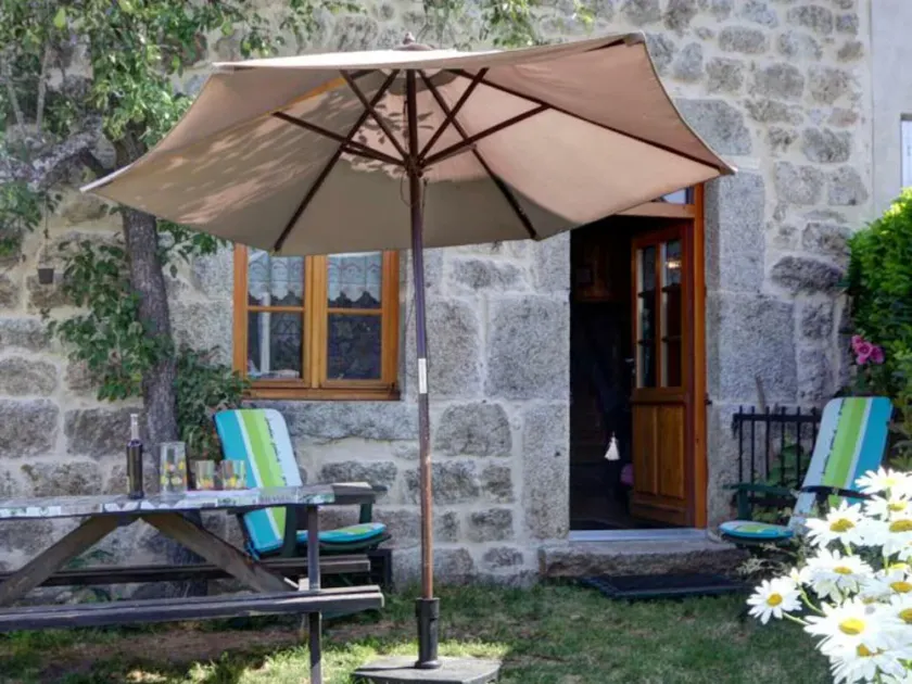 Charmantes Ferienhaus mit Garten in Estivareilles - Image 1