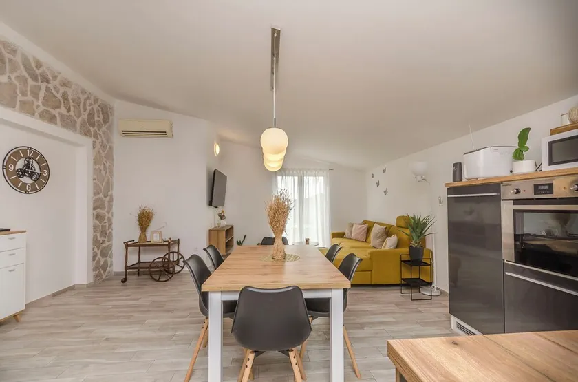 Apartment Tarle - Image 1