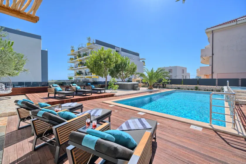 Villa Liberty Living with Pool - Image 1