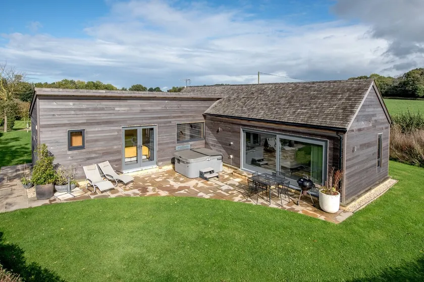 Private lodge with countryside views and Hot tub - Image 1