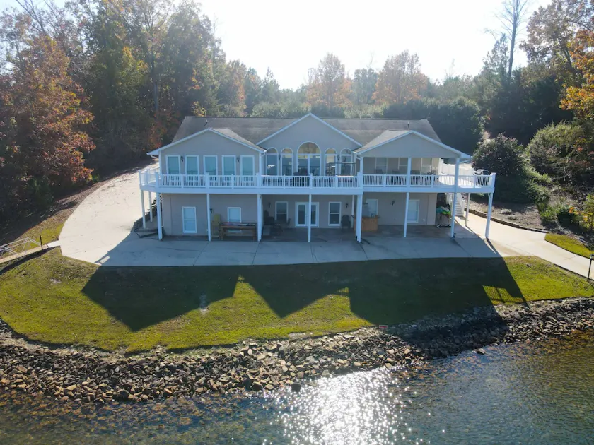 Seneca Serenity.  Huge Lake Front House. - Image 1