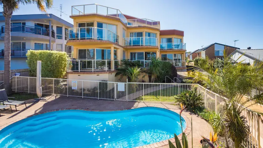 Baywatch Holiday Apartments - Image 1