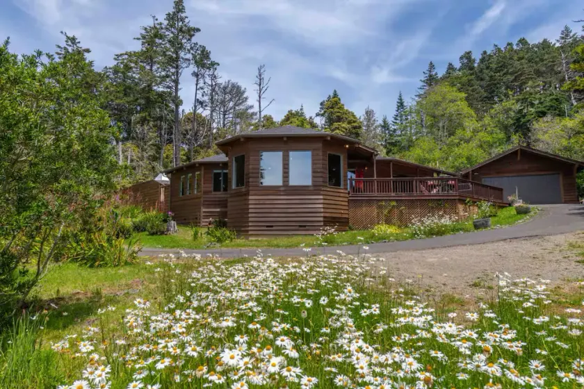Stunning Sea Views, Hot Tub, Sauna, King Bed, Private and Sunny. EV  - Image 1