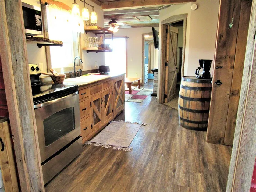Cabin 3 at Kentucky Lake's  Lynnhurst Family Resort - Image 1
