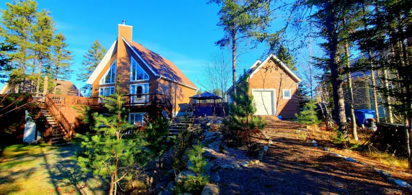 Amazing 3-bedroom entire Chalet-Sauna+lakeview+Spa+BBQ(Best place to relax) - Image 1