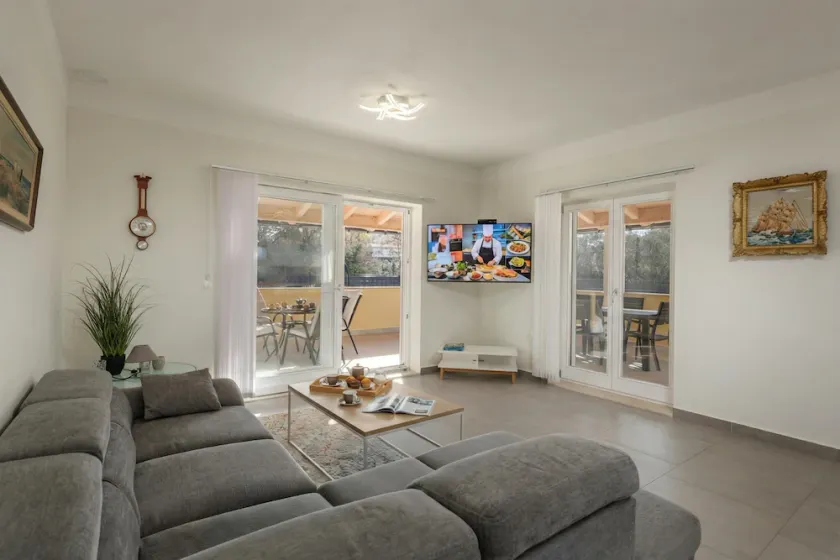 Casa Berton – Heated Saltwater Pool - Image 1