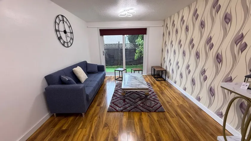 Erskine - House - Sleeps 4 - Parking - River Side - Image 1