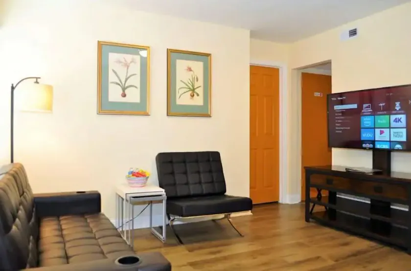 1 #23 - 4 Bedroom Condo - McCormick Place, Wintrust Arena, Chinatown - Image 1