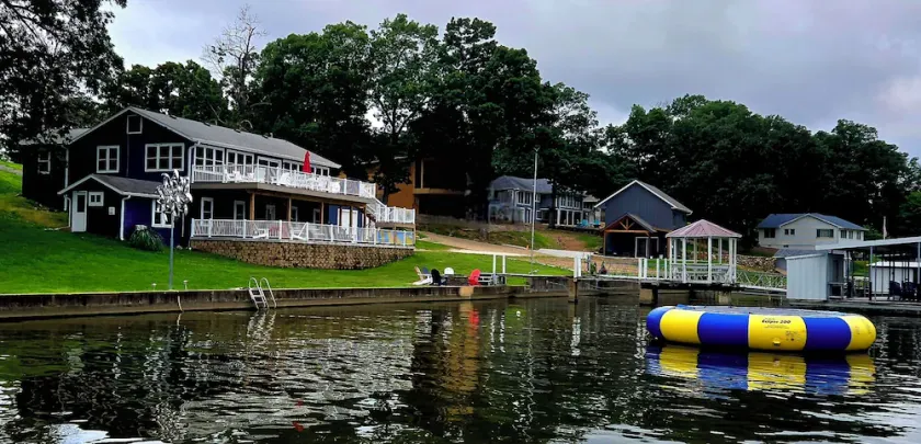 Der Spaß beginnt HIER! 240 'Uferpromenade in Capt. Rons \"NO WAKE\" Bucht 1 Hektar großes Grundstück - Image 1