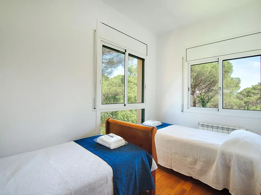 Hermosa Villa en Sant Feliu de Guíxols con Piscina Comunitaria - ES-209-80 - Image 1